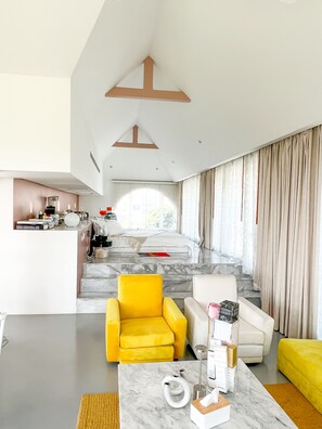 Quarto exclusivo, banheira, vista para o rio | Escrivaninha
