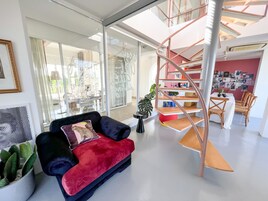 Exclusive Room, Bathtub, River View | Living area