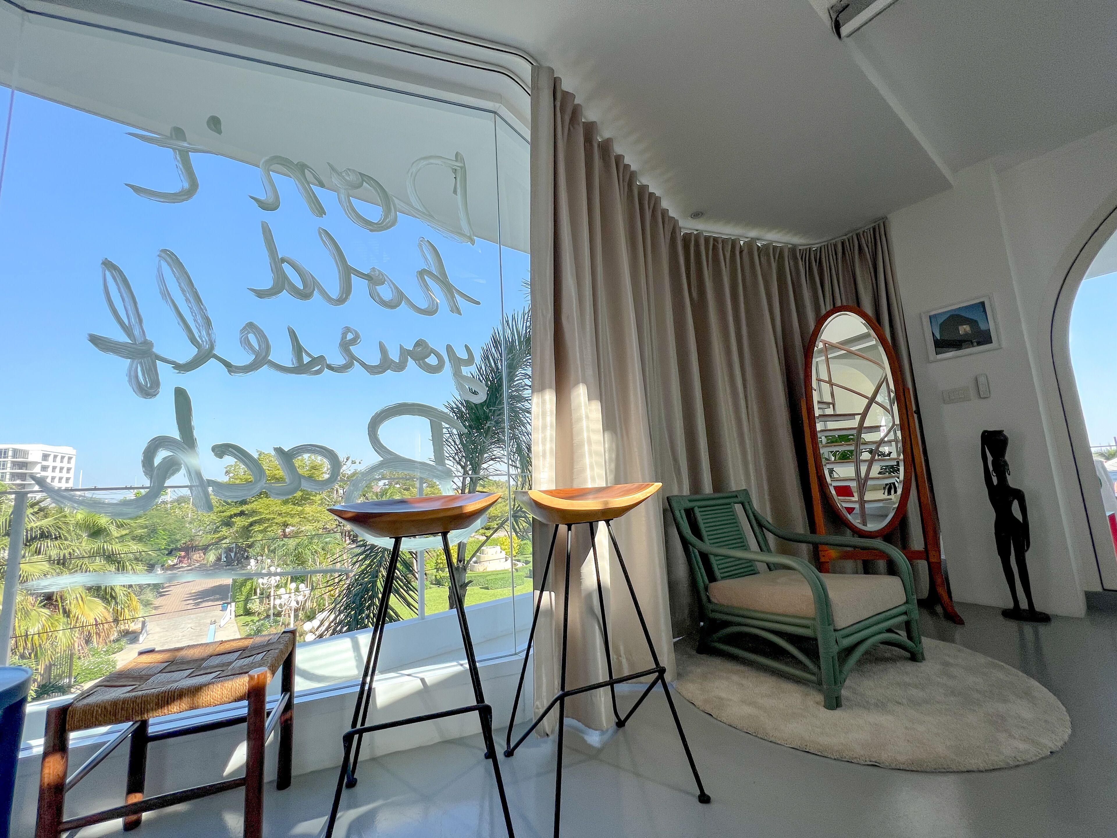 Exclusive Room, Bathtub, River View | Living area