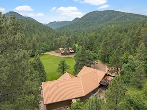Exterior - Peaceful Forest Park Lodge (Spearfish)