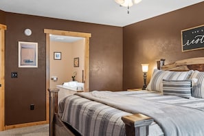 6 bedrooms, desk, iron/ironing board, WiFi - Peaceful Forest Park Lodge (Spearfish)
