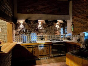 Geladeira, fogão, cooktop, cafeteira/chaleira