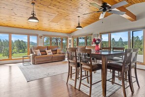 Dining - Papa’s Place: Scenic Willow Creek Escape (Custer)