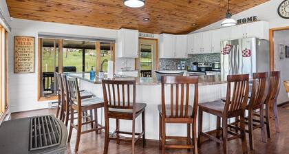 Papa’s Place: Scenic Willow Creek Escape