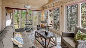 TV, fireplace, DVD player, books