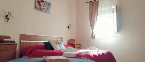 2 chambres, fer et planche à repasser, lit parapluie, Wi-Fi