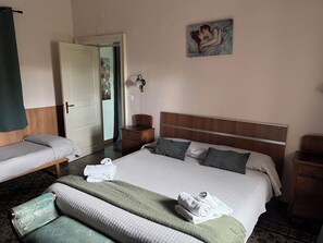 2 chambres, fer et planche à repasser, lit parapluie, Wi-Fi