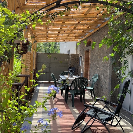 Outdoor dining. Country House