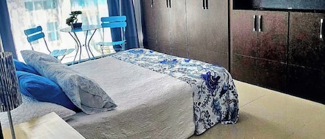 3 bedrooms, desk, iron/ironing board, travel cot