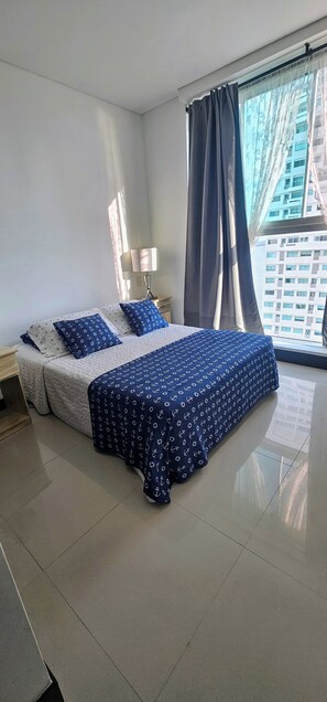 2 bedrooms, desk, iron/ironing board, travel cot