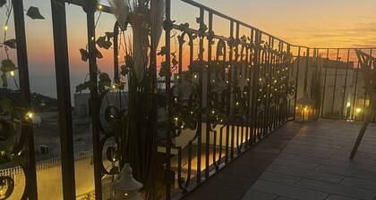 In the center,10 minutes to the beach.Pet friendly