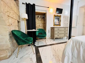1 bedroom, WiFi, bed sheets - Stylish House of Character  (VALLETTA)