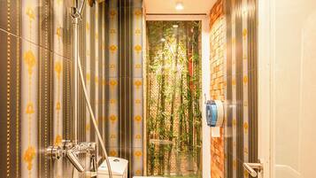Deluxe Double Room | Bathroom