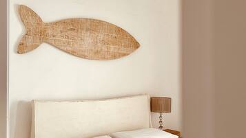 In-room safe, desk, soundproofing, free WiFi