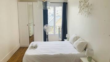 2 bedrooms, desk, iron/ironing board, WiFi