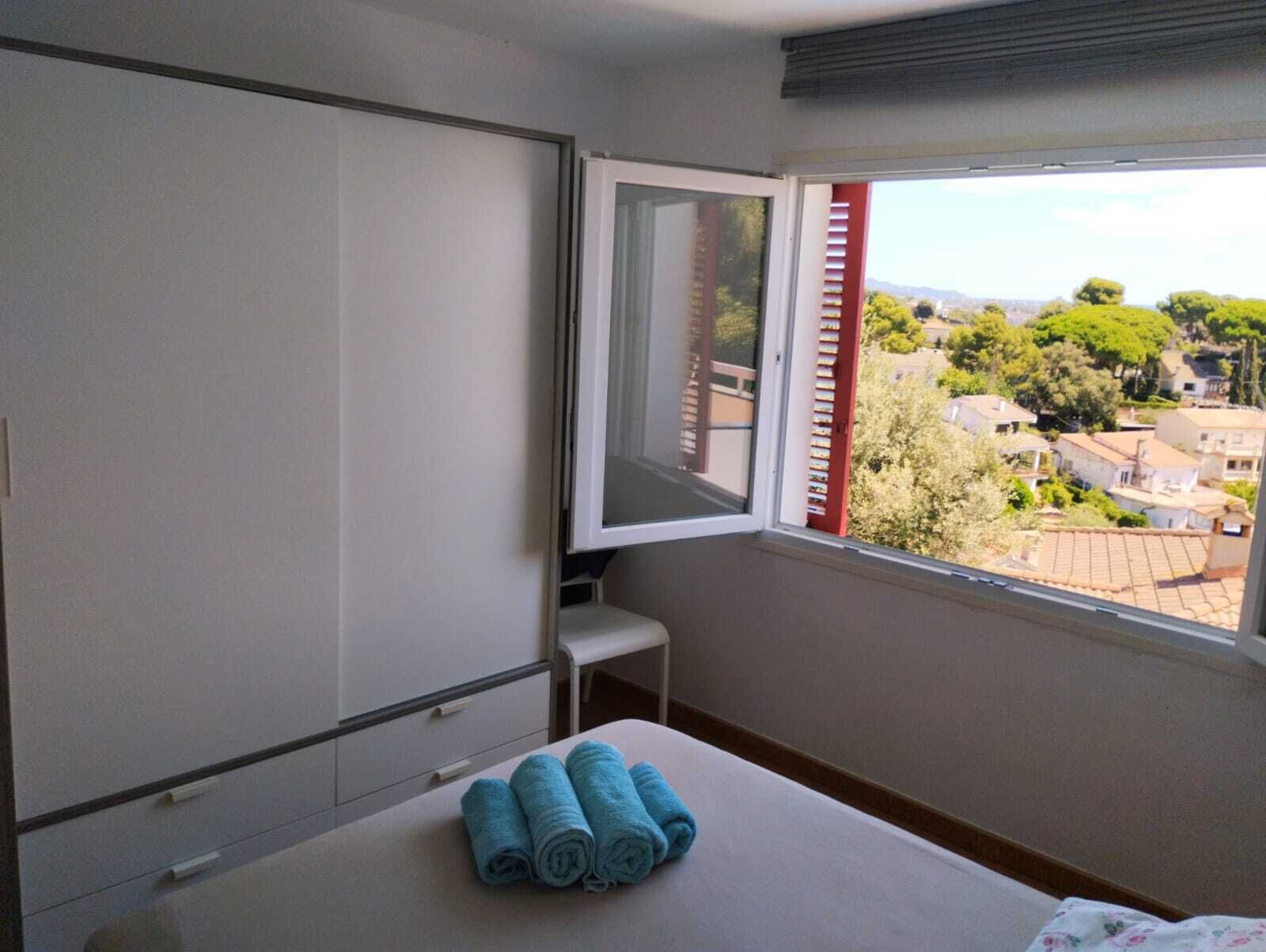 3 slaapkamers, een strijkplank/strijkijzer, gratis wifi, beddengoed