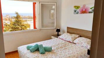 3 bedrooms, iron/ironing board, free WiFi, bed sheets