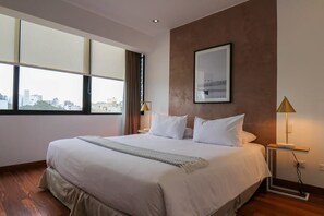 2 soverom, skrivebord, strykejern/-brett og wi-fi