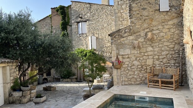 Pool - Charming 6-Person Stone House with Pool in Provence (Mallemort)