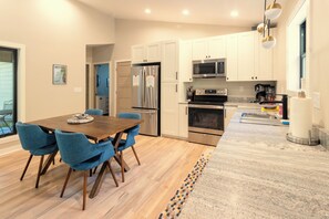 Fridge, microwave, oven, stovetop - Porcupine Bluff | Modern Home, Lake Views (Herbster)