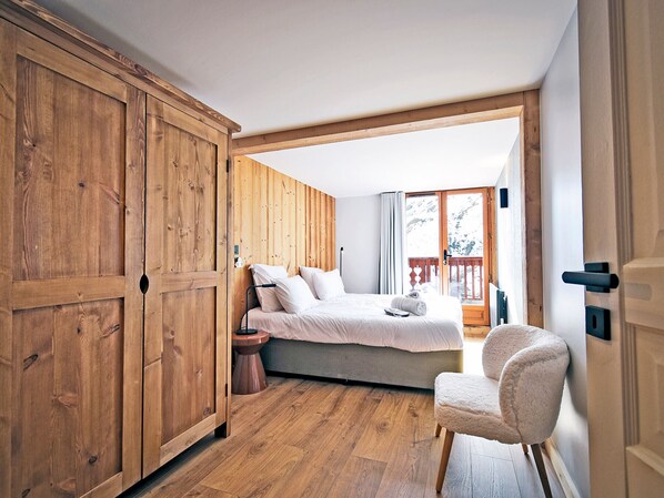 6 bedrooms, free WiFi, bed sheets