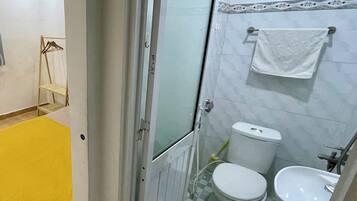 City Double Room | Bathroom | Free toiletries, hair dryer, slippers