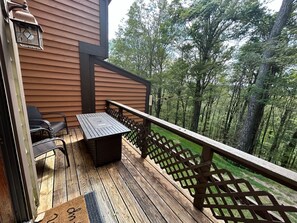 Property grounds - Townhouse in Seven Springs: Sleeps 8, Ski, Hike, Swim, Aircon, wifi (Seven Springs)