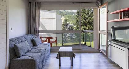 Studio 3 people near slopes, balcony and fireplace