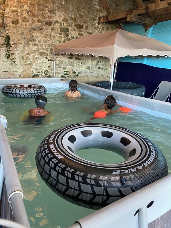 Outdoor spa tub - Joli Maison de Vcances Près du Mont St Michel (Le Teilleul)