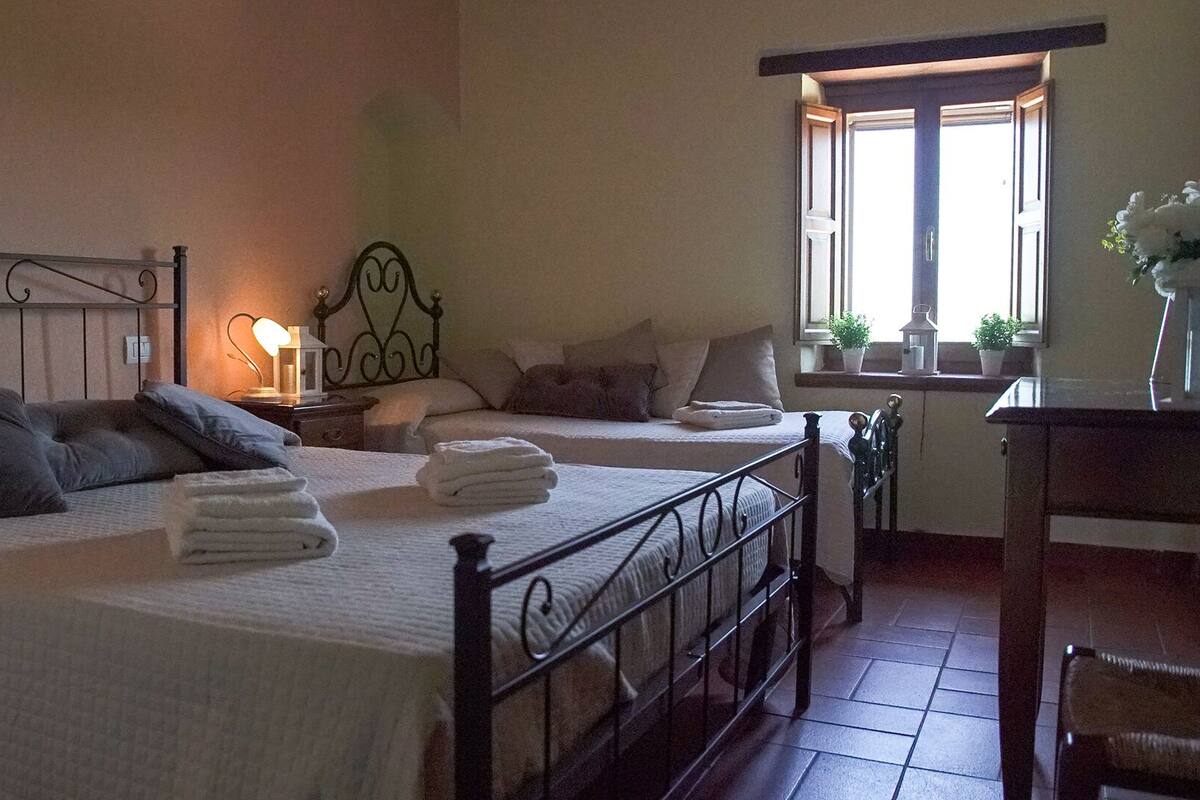 Desk, WiFi (free), bed sheets