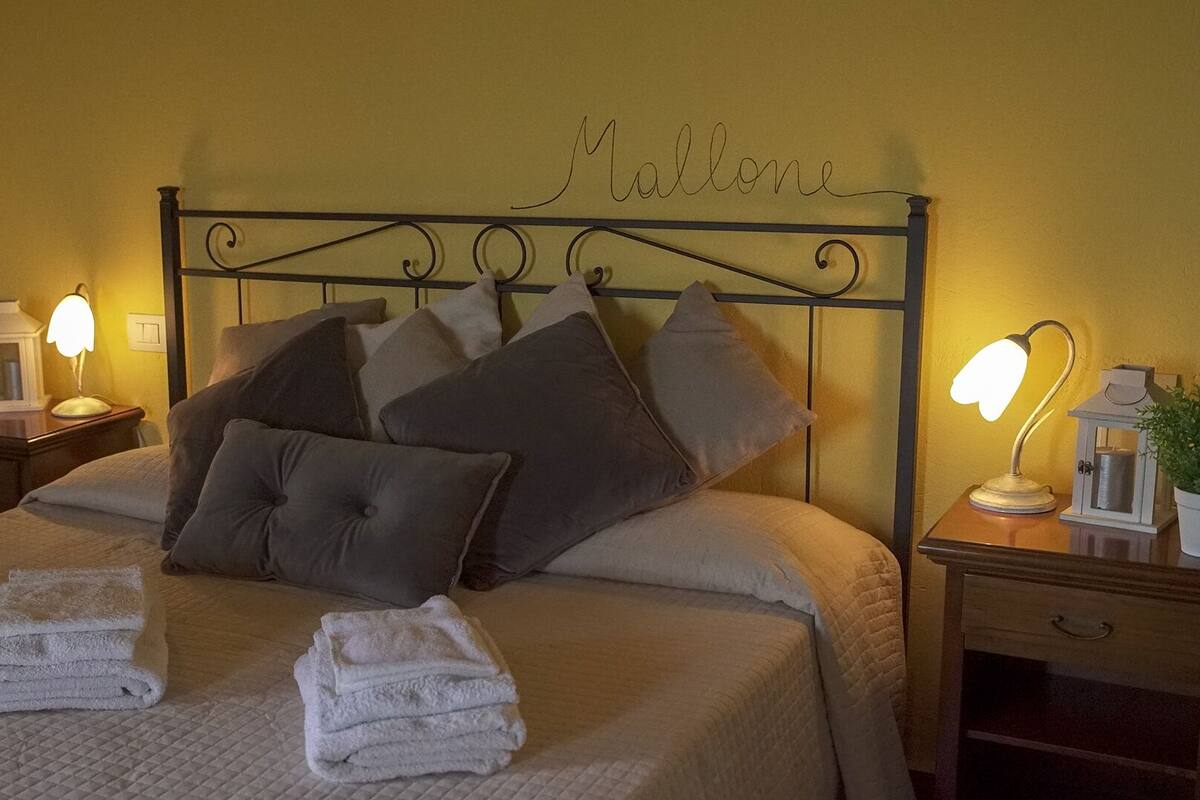 Desk, WiFi (free), bed sheets