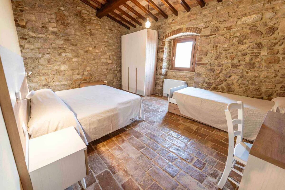 Desk, WiFi (free), bed sheets
