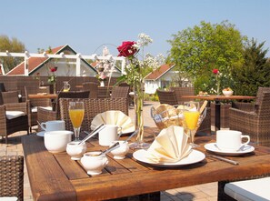 تناول الطعام بالخارج