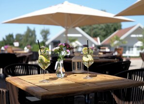 تناول الطعام بالخارج