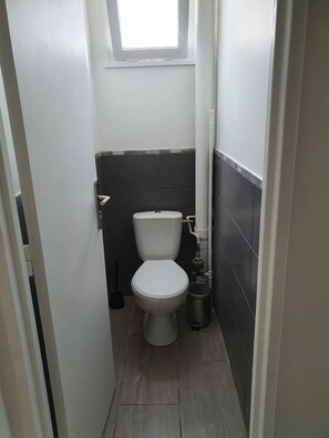Een douche, handdoeken