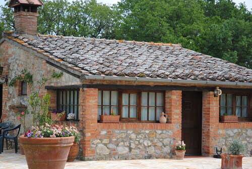 Romantic Cottage furnished in country style in the hills of Tuscany.