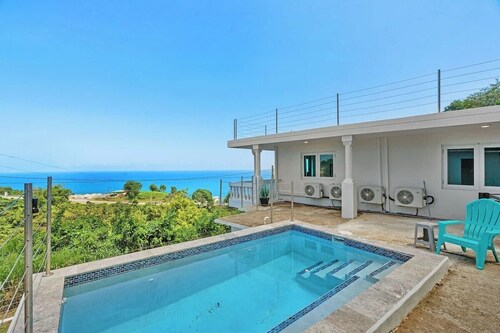 Panoramic ocean & mountain view villa • Private pool & rooftop