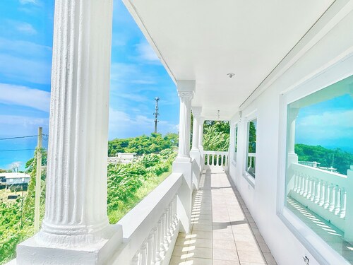 5 Bed Ocean View w private Pool one of best beaches less than 1.1 mile from Home