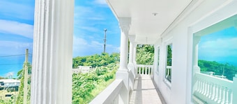 5 Bed Ocean View w private Pool one of best beaches less than 1.1 mile from Home