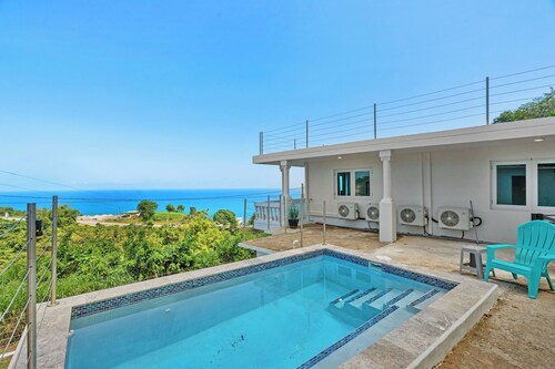 3 Bed Ocean View w private Pool one of best beaches less than 1.1 mile from Home