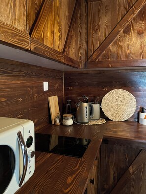 Fridge, microwave, stovetop, electric kettle - Enjoy the quiet nature in our unique house. (Velké Blahovo)