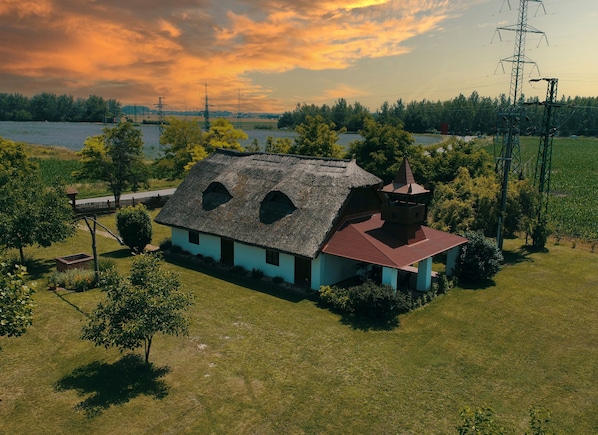 Exterior - Enjoy the quiet nature in our unique house. (Velké Blahovo)