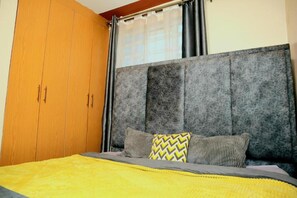1 habitación, tabla de planchar con plancha, wifi y ropa de cama 