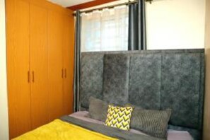 1 habitación, tabla de planchar con plancha, wifi y ropa de cama 