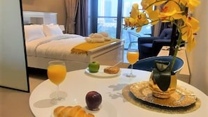 Dining - Wonderful Studio With Balcony in Park View (Dubai)