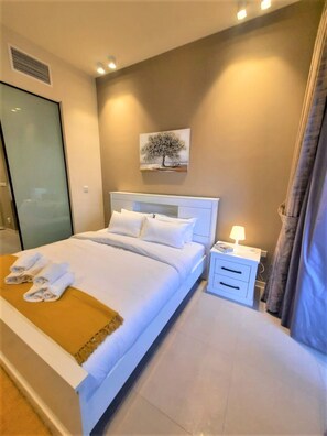 50-cm plasma TV with satellite channels - Wonderful Studio With Balcony in Park View (Dubai)
