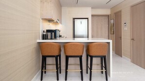 Apartment | Private kitchen - 1 Bedroom in St Regis The Palm Tower (Dubai)