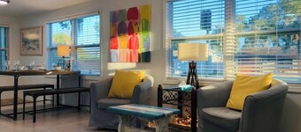 Casa Blue - Beautiful Renovated Cottage Close to Downtown!