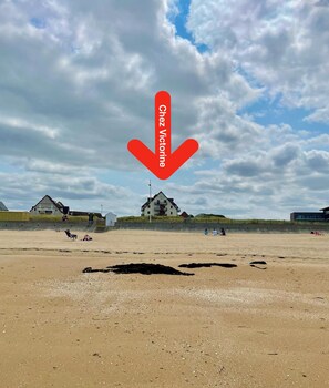 Una spiaggia nelle vicinanze