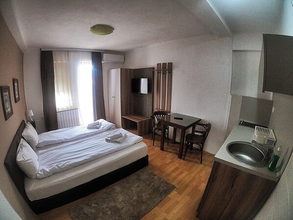 1 bedroom, iron/ironing board, WiFi, bed sheets - Vila Papu - Studio 1.2 (Krushevo)